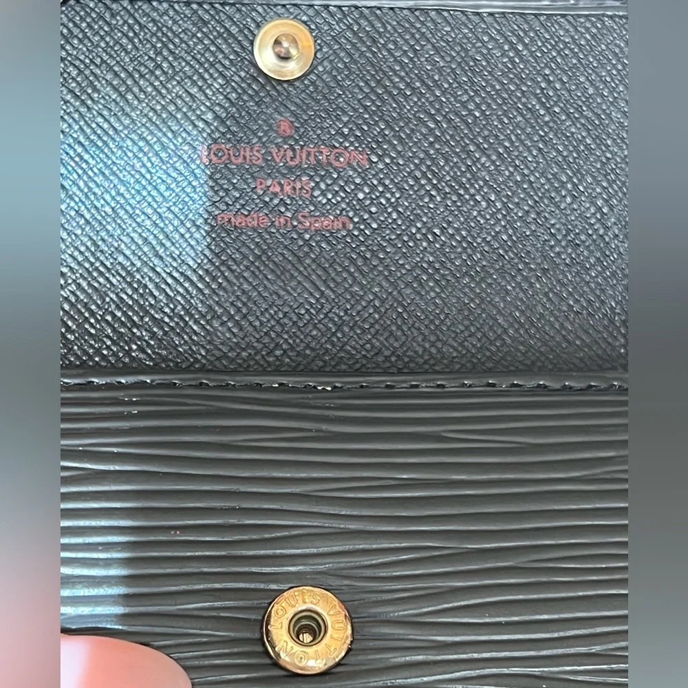 Louis Vuitton Black Epi Key Holder Like New with Box - Picture 8 of 8